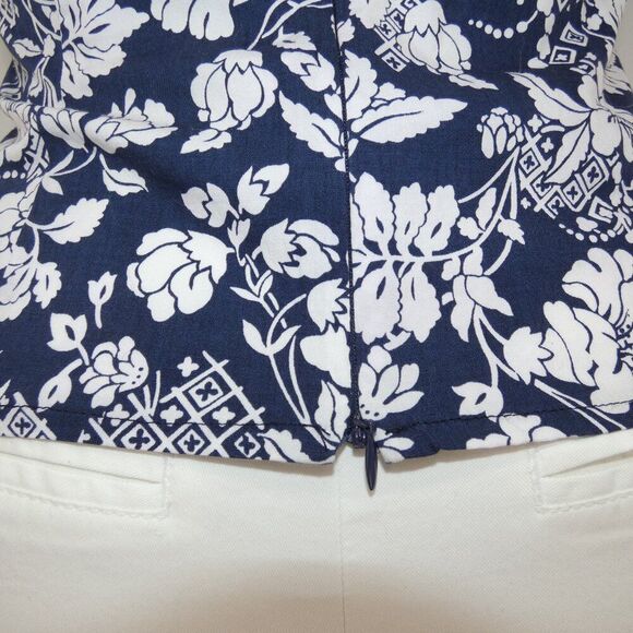 CDC Sleeveless Blue White  Floral Tank Top Women's Size 12 - Picture 5 of 7